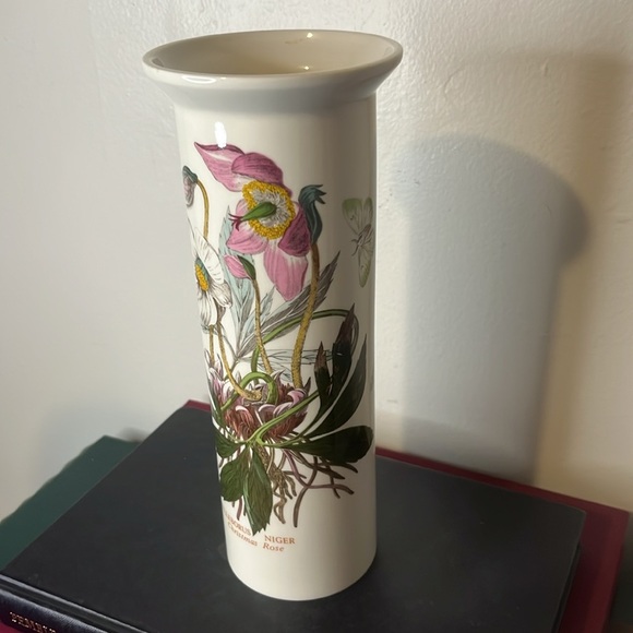 Portmeirion Botanic Garden Serif Vase Helleborus Niger Christmas Rose 9''H - Picture 2 of 12
